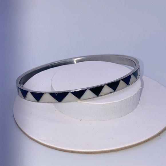 Vintage Jewelry - Vtg MOP Mother Of Pearl & Onyx Triangle Inlay Silver Tone Bangle 8” C / 2.5” D